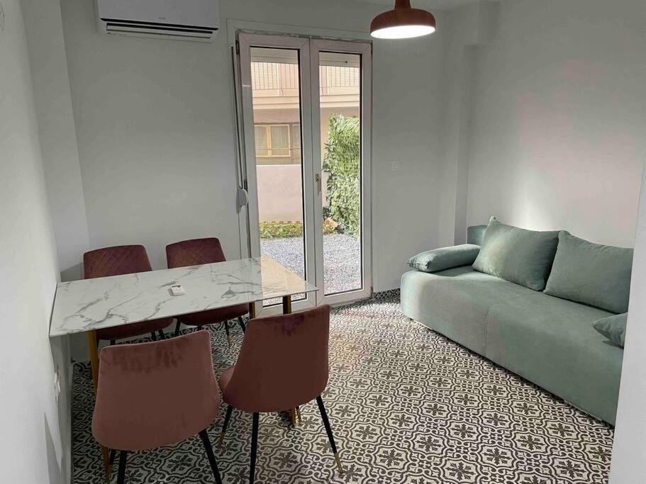 Family Apartment With Private Yard Next To Agios Dimitrios Church Tesalónica Exterior foto